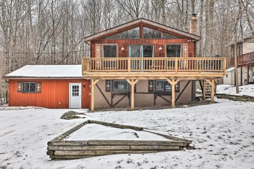 Hamlin House | Lake Ariel Home Less Than 1 Mi to Roaming Woods Lake!
