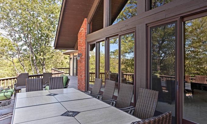 Lake Arrowhead Cottage | Lake Arrowhead House w/Lake Views & Wet Bar!