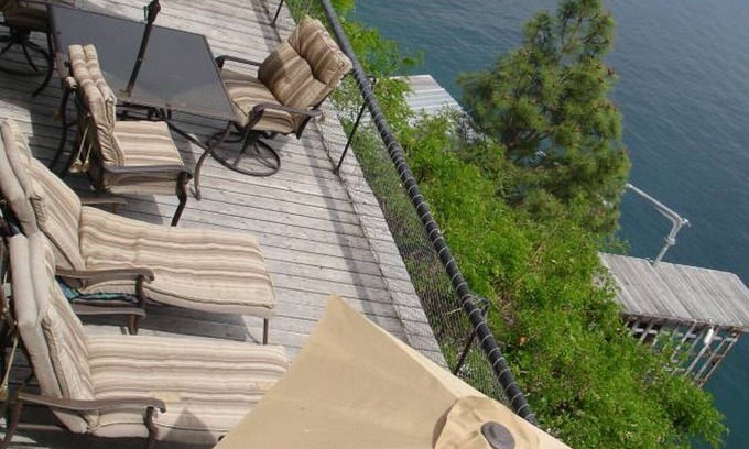 Manson House | Lake Chelan Private Waterfront Home, Exclusive Docks & Moorage. Pets Welcome.
