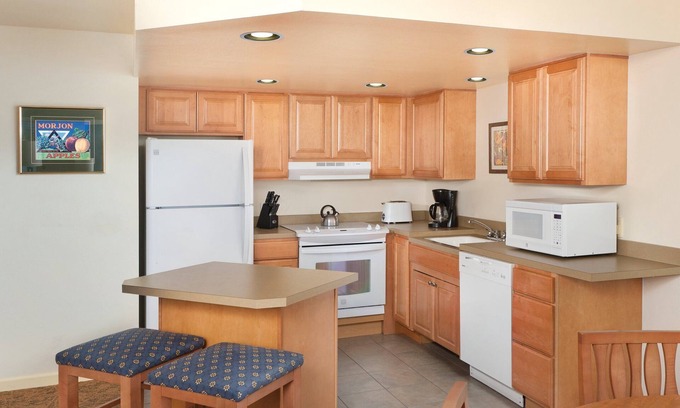 Chelan Condo | Lake Chelan Shores , 2Bed 2Bath Condo, summer 2024available, NICE! NEW Listing!