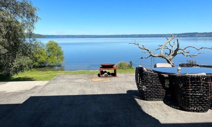 Tikitere House | Lake Edge Rotorua