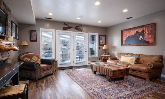 Ogden Condo | Lake Effect 2 BR | Hot Tub (LS29B) Weekly Discount