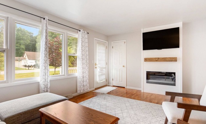 Holland House | Lake Effect Cottage close to Lake Michigan