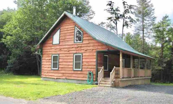 Redfield Apartment | Lake Effect Lodge | Tug Hill | Hot Tub | Pets OK!