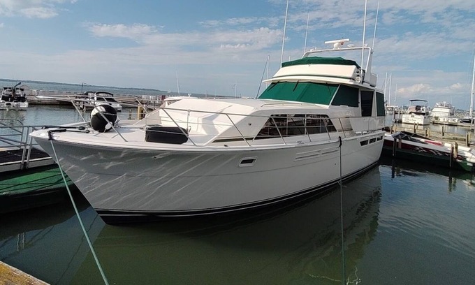 Sandusky Boat Rental | Lake Erie Haven - 50' yacht with charter option