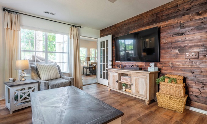 Table Rock Condo | Lake Front 💦 2 BEDROOM WALK-IN with Large Deck! ✨ (AP77-1)