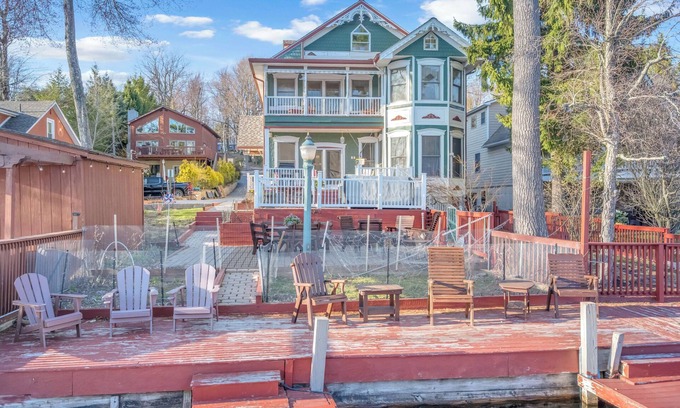 Lake Harmony House | Lake Front, Game/Gym/Sauna Room, Pool Table, Hot Tub, 2 Kitchens, Near Slopes