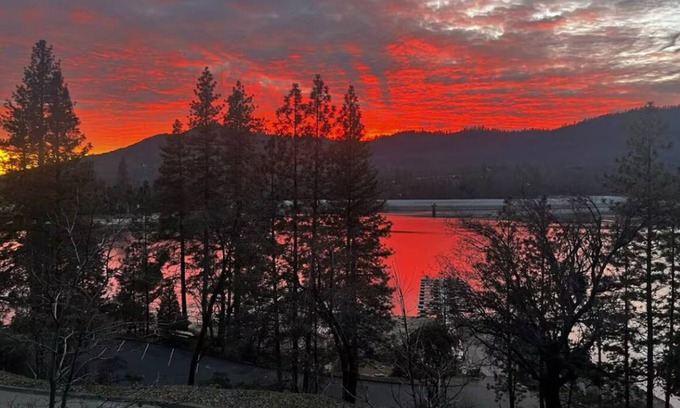 Bass Lake House | Lake Front Home in Bass Lake - Hot Tub, Private Marina and Dock, Fire Pit