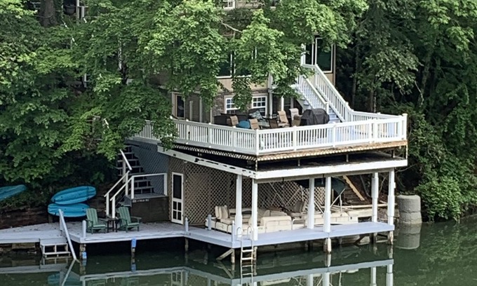 Garner Cove House | Lake front house & kayaks in hidden GEM lake lure