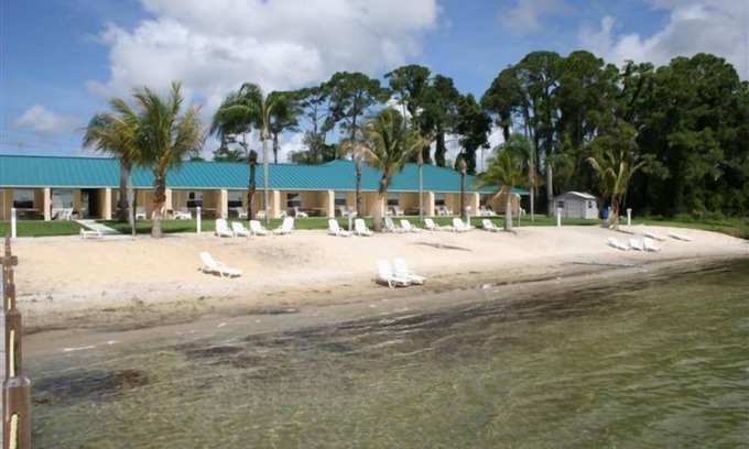 Lake Placid Apartment | Lake Grassy Inn & Suites