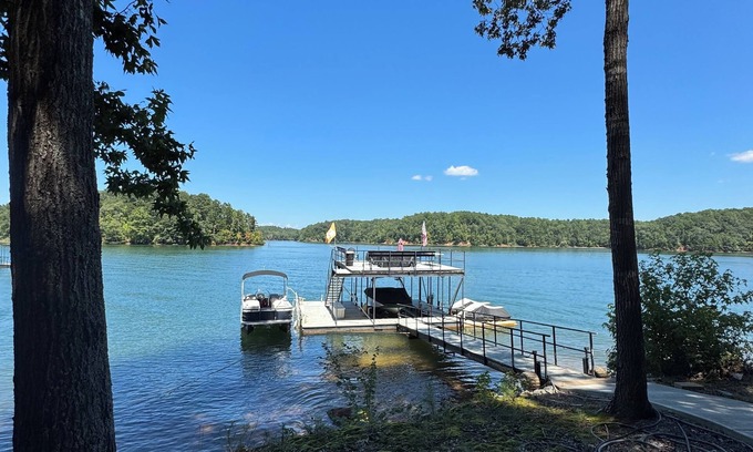 Townville House | Lake Hartwell, Deep Water, 20min from Clemson, Two Story Dock, Fire Pit