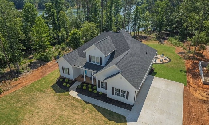 Westminster House | Lake Hartwell with Private Dock on Deep Water