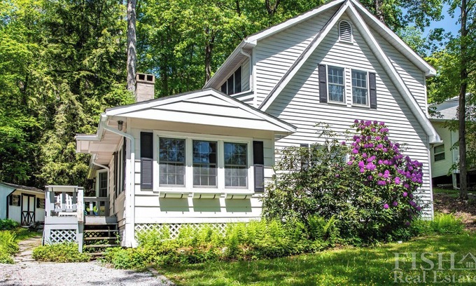 Laporte House | "Lake House" is conveniently located across from Lake Mokoma beach house