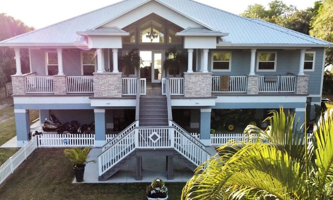 St. Cloud House | LAKE HOUSE LIVING in Central Florida.