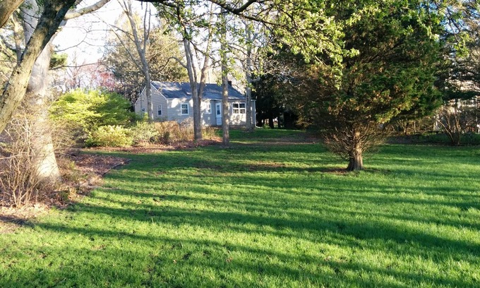 Southold House | Lake House Located Near North Fork Wineries