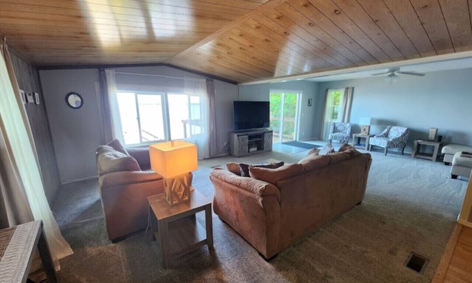 Au Train Apartment | Lake House on Lake Superior