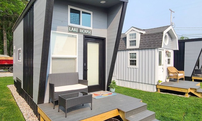 Lakeside Apartment | Lake House - Tiny Digs Lakeshore
