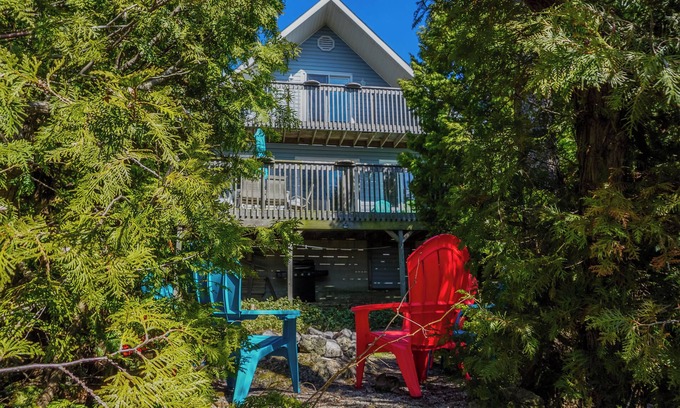 Tobermory Cottage | Lake Huron Water view - 5 Minutes to Downtown Tobermory