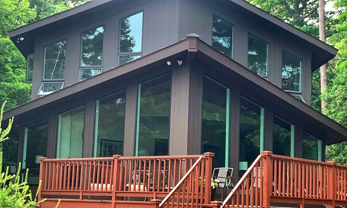Harbor Springs Cottage | Lake Michigan cabin on Sturgeon Bay Sandy Beach