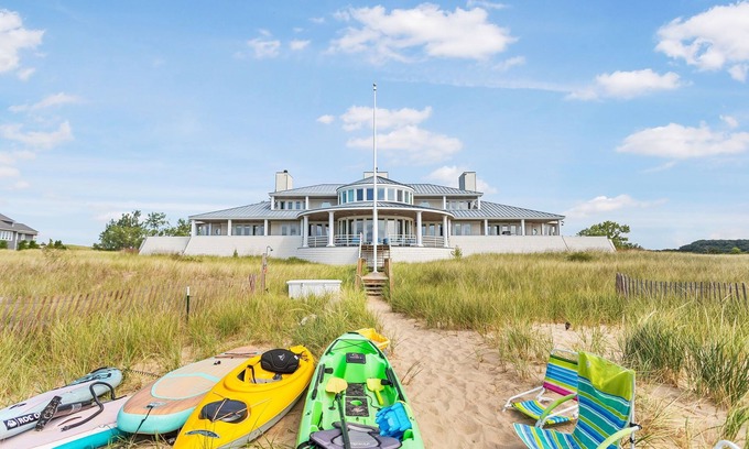 Saugatuck House | Lake Michigan & channel, Saugatuck. 8 bedrooms, heated pool in season, hot tub.