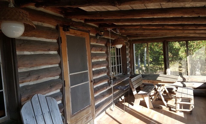 Sturgeon Bay Cottage | Lake Michigan Waterfront Rustic Cabin