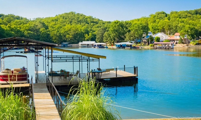 Sunrise Beach House | LAKE OF THE OZARKS-SPRING FISHING NOW- GREAT PLACE TO RELAX AND PLAY.