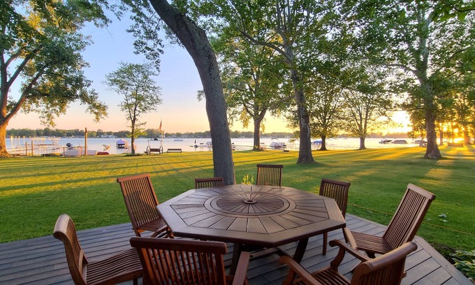 Bremen House | Lake Of The Woods Sunset Shore - Notre Dame, Sunset Shore