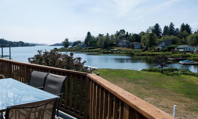 Neotsu House | Lake Point Hideaway