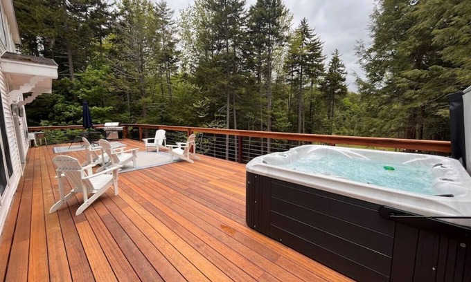 Wilmington House | Lake Raponda-152, with Hot Tub