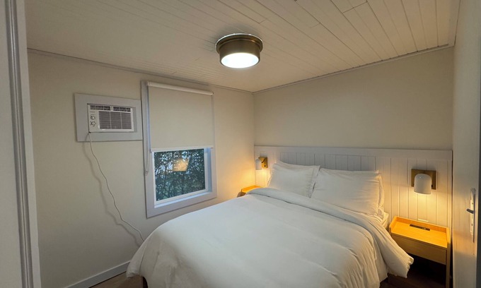 Geneva-on-the-Lake Cottage | Lake Shore Cottage