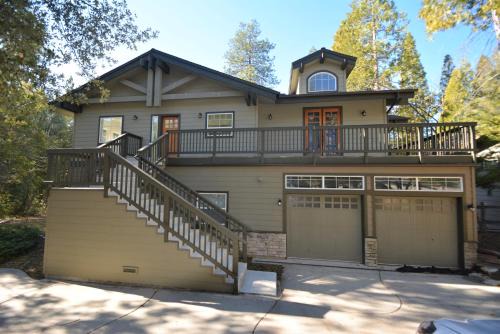 Bass Lake House | Lake Shore Lake Front Free Night Special