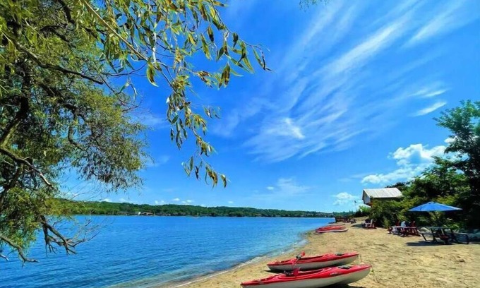 Lafontaine House | Lake Side Hideaway
