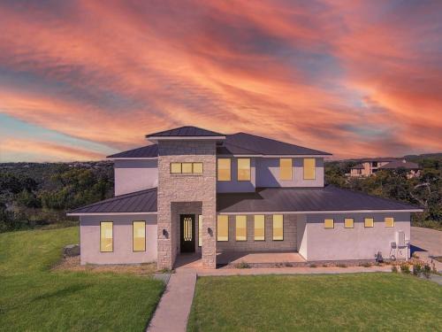 Northshore On Lake Travis Villa | Lake Side Villa, Infinity Pool, Jacuzzi, Pickle Ball & Winery