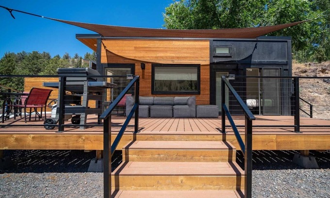 Madras House | Lake Simtustus Resort Juniper Hill Tiny Home #13 - Hot Tub