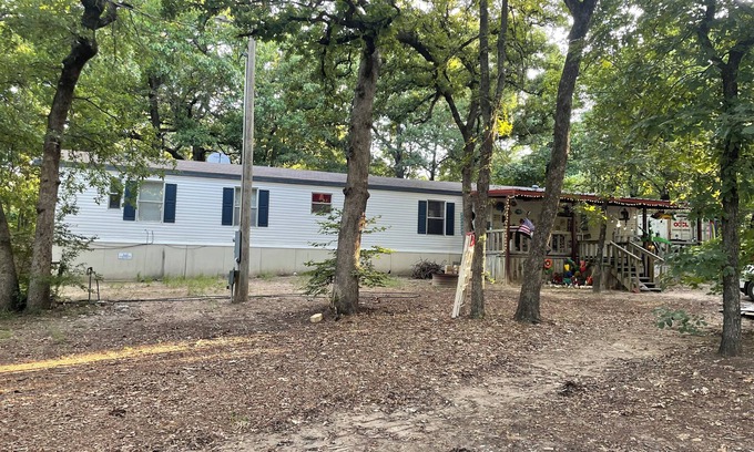 Kingston House | Lake Texaoma 3-bedroom house two bath only a mile from the beach or boat ramps.