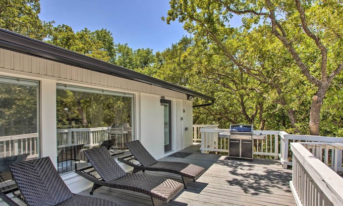 Pottsboro House | Lake Texoma Escape w/ Private Balcony & Grill
