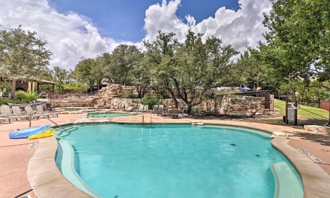 Jonestown Apartment | Lake Travis Condo with Resort Amenity Access!