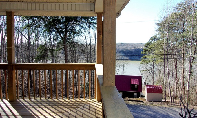 Bronston House | Lake View Home on Beautiful Lake Cumberland - Watson's INN the Woods