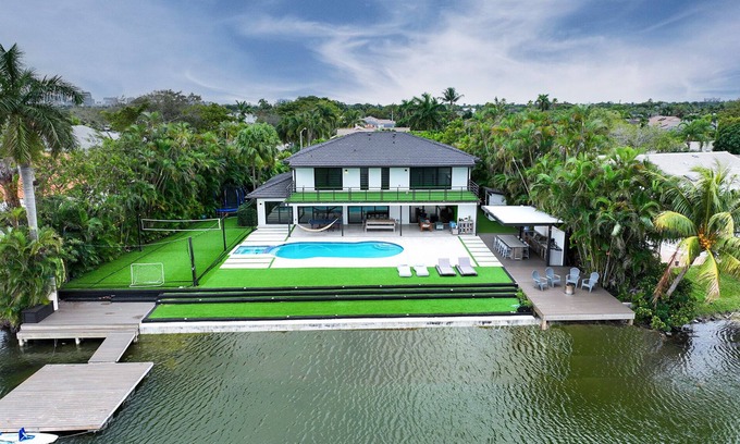 Highland Lakes House | Lake View Modern Estate, Ultimate Outdoor Fun & Sports field: 6BR, 7.5BA