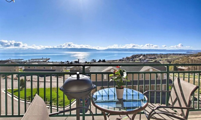 Garden City Condo | LAKE VIEW RETREAT CONDO/1 block Marina/Resort pool,hot tub & tennis courts