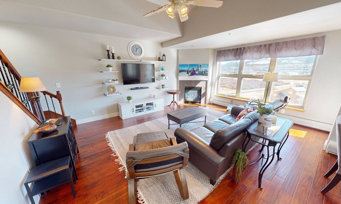 Frisco Condo | Lake View! Updated Penthouse! Elevator, Hot Tub. Walk/Drive to Dining, Marina