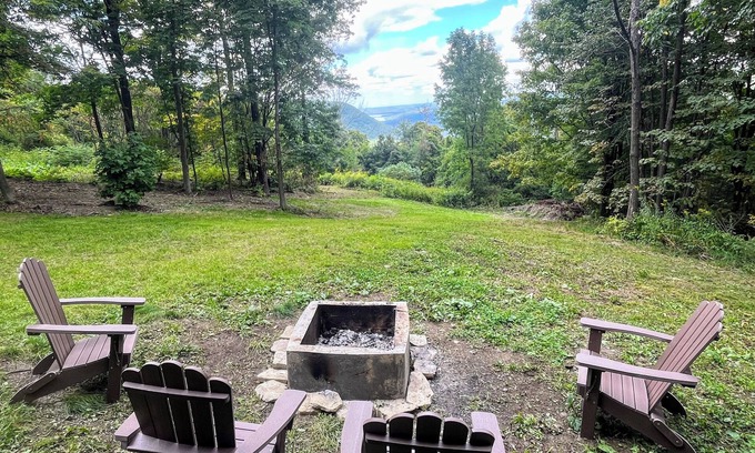 Scottsburg Cabin | Lake View with 7 Acres & WiFi near Naples and Outdoor Fun!