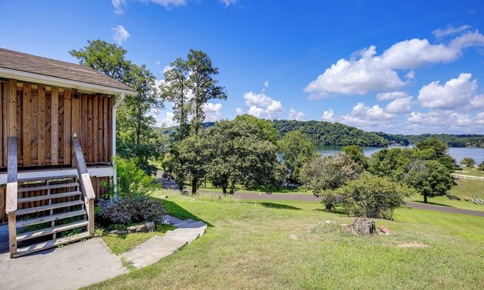 Ingles House | Lake Views & Private Dock: Radford Retreat!