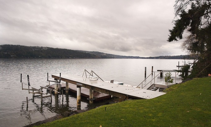 Silver Beach House | Lake Whatcom Getaway+Private Dock+Lake Access!