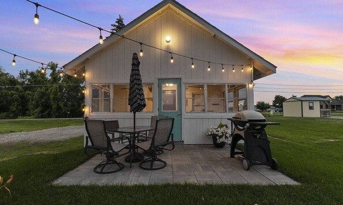 Black Wolf Cabin | Lake Winnebago Kalbus Cottage
