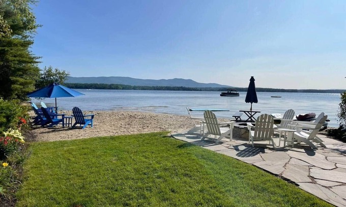 Meredith House | Lake Winnipesaukee - Meredith Lakefront Cottage