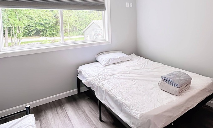 Lochmere House | Lakefront 3-bedroom Duplex on Lake Winnisquam, docks, Beach, WiFi, AC.nB2A