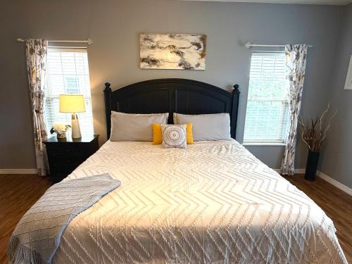 Indian Point Apartment | Lakefront and Lake View Condo on Indian Point