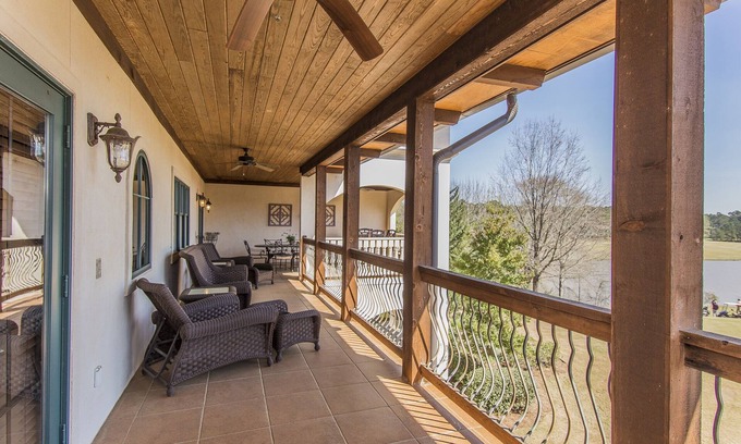 Lake Oconee Villa | Lakefront at Cuscowilla on Lake Oconee