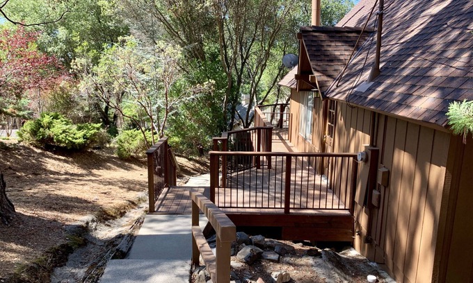 Groveland House | Lakefront Cabin Near Yosemite